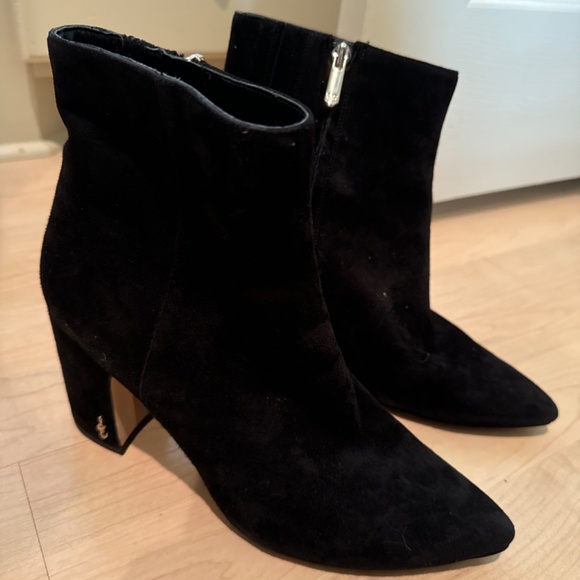 COLE HAAN POINTED TOE VELVET BLACK BOOTIES - Picture 3 of 3